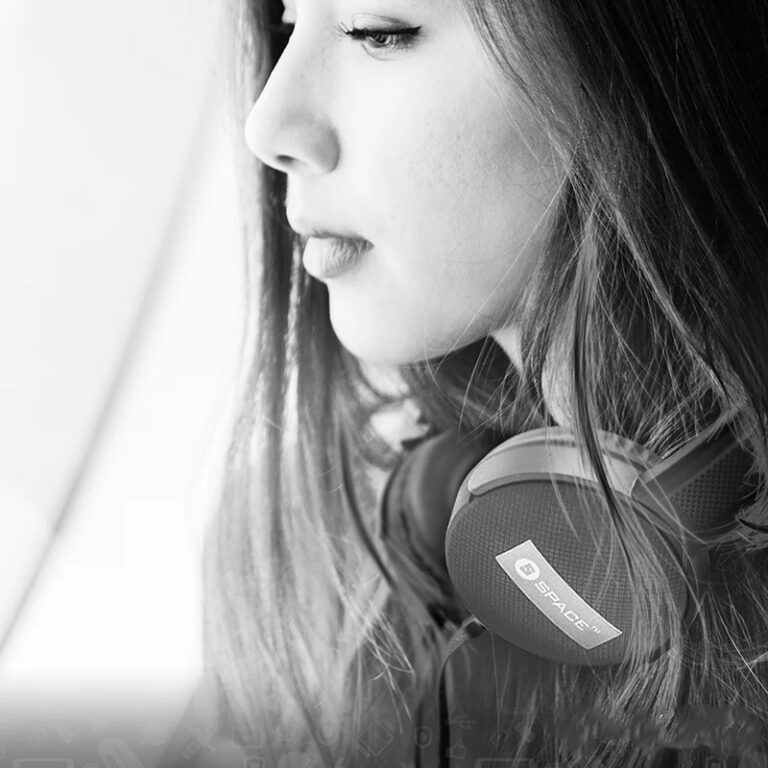 Buy-Icon-Prestige-Headphones-in-Pakistan-at-Red-Cube-Labs
